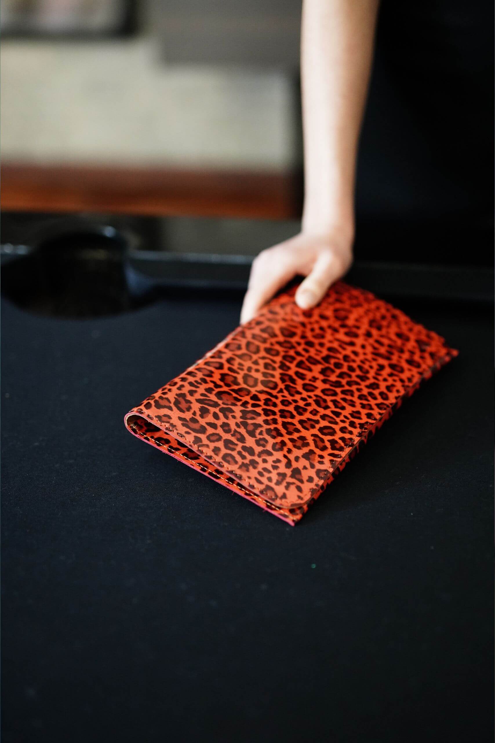 Pochette Sateen "Orange Leopard" by SoWoit.